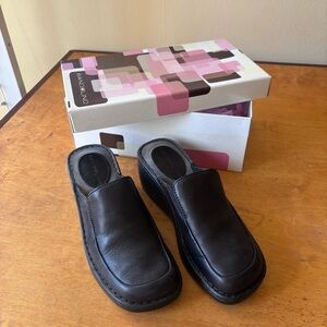 Bandolino 7.5 NWT brown leather slip on heel